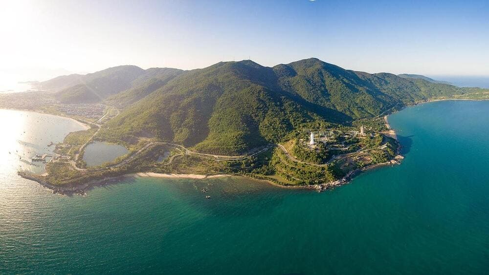 Bán đảo Sơn Trà có góc nhìn toàn cảnh từ trên cao rất ấn tượng (Nguồn: Danang Fantasticity)